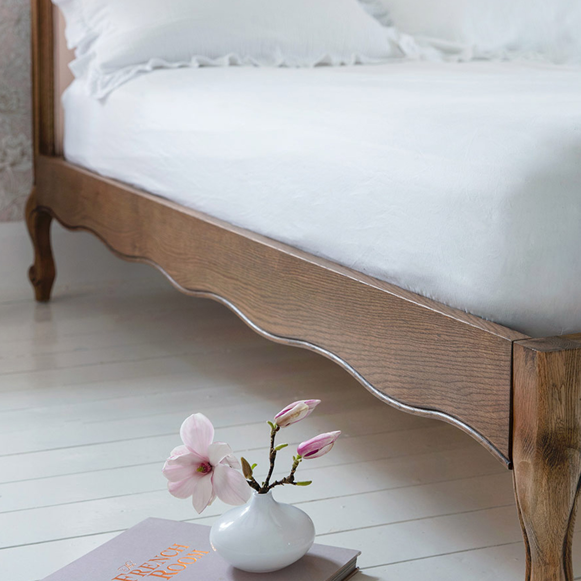 white fitted sheet 
