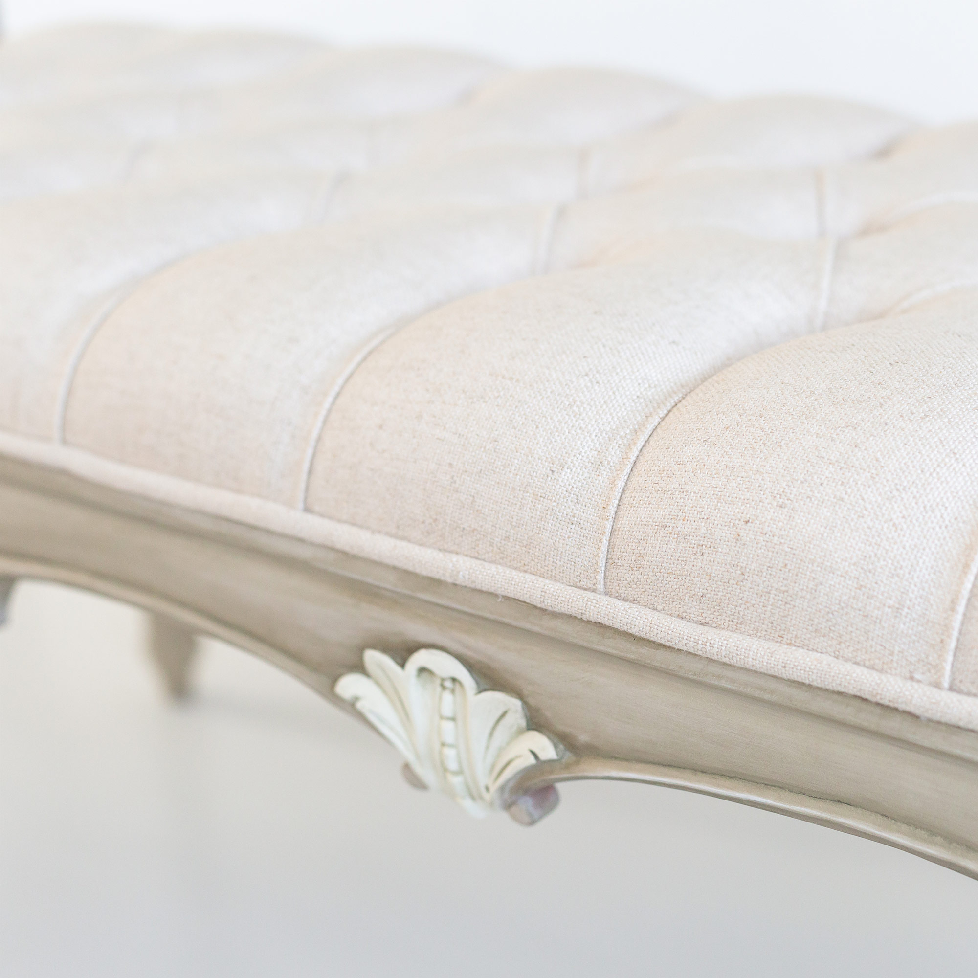 Amour Buttoned Bench