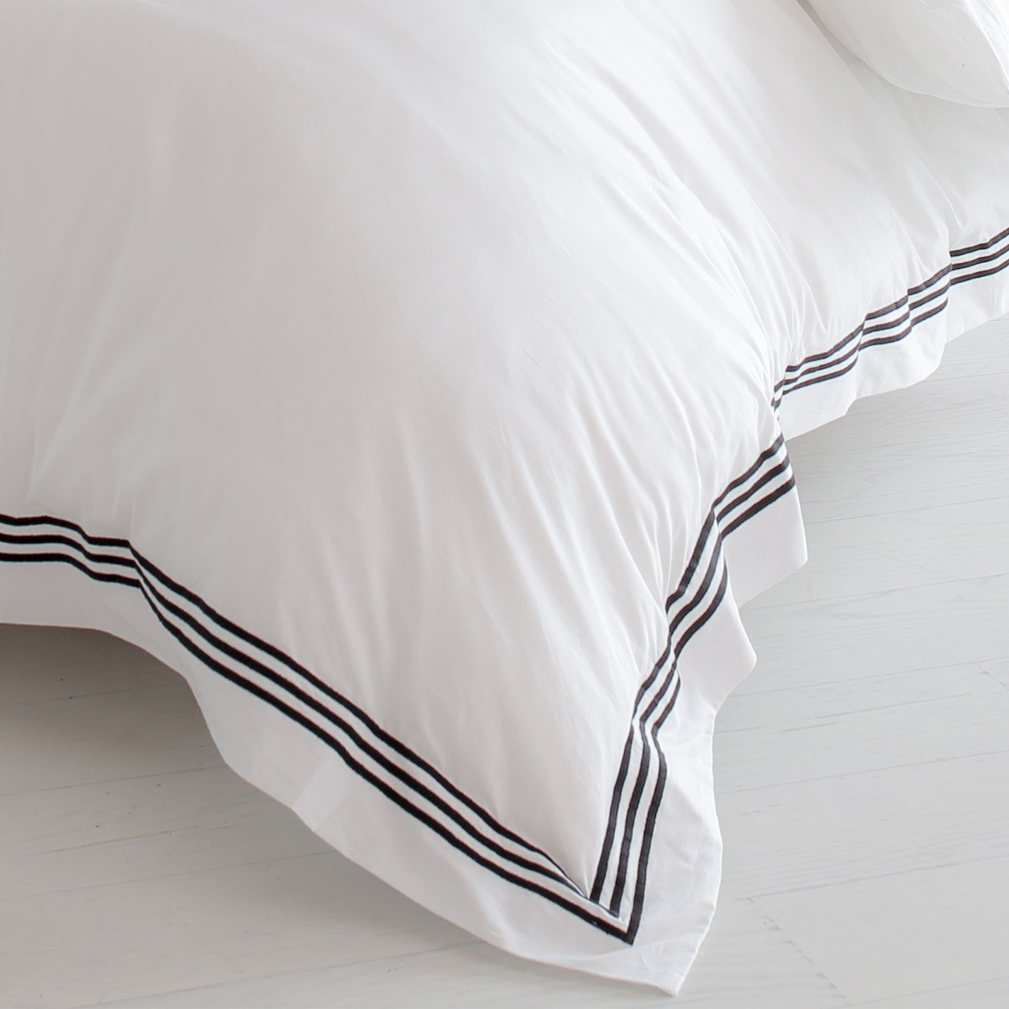 Boutique 400 Tuxedo Pair of Oxford Superking Pillowcases