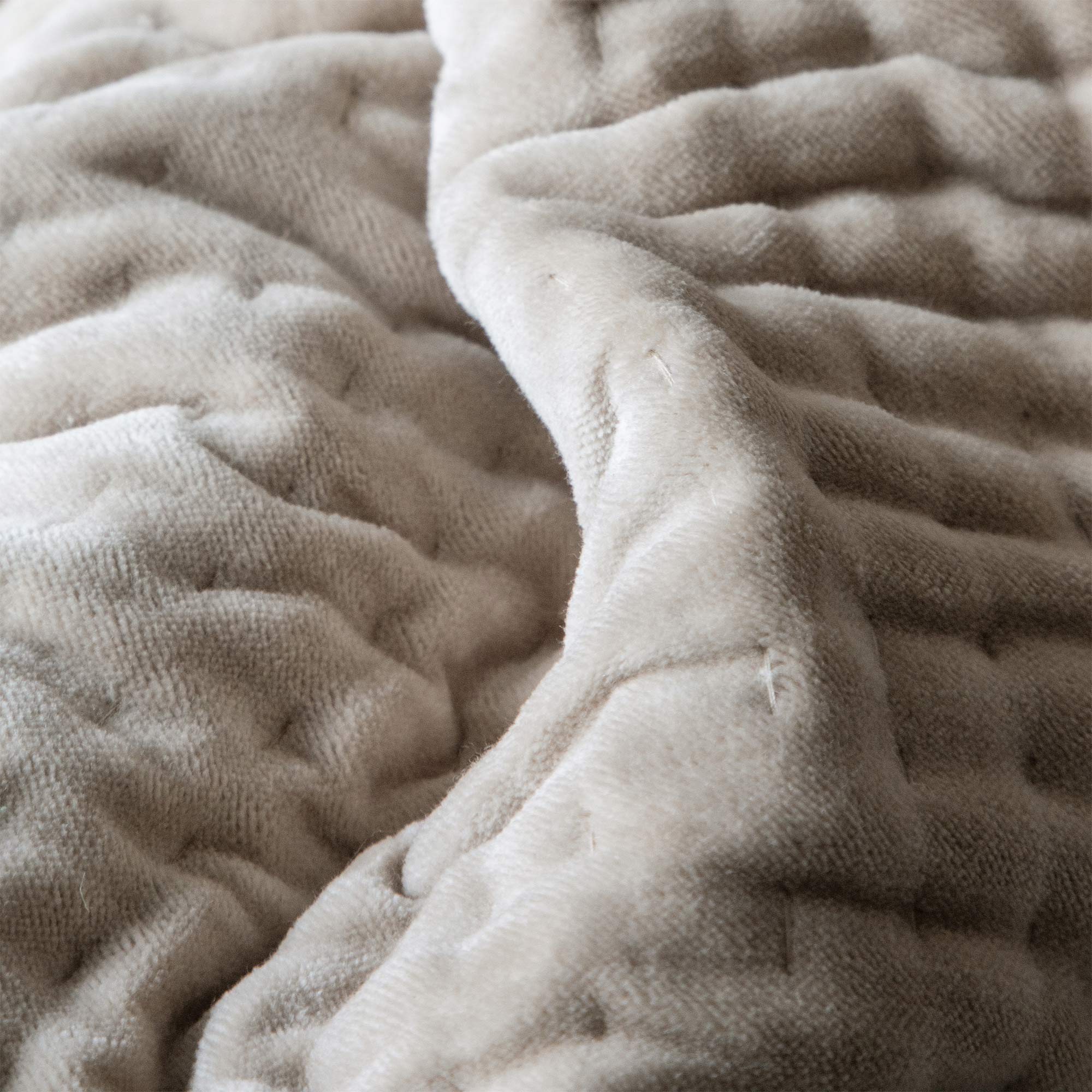 Quilted Bedspread in Pearl Cream