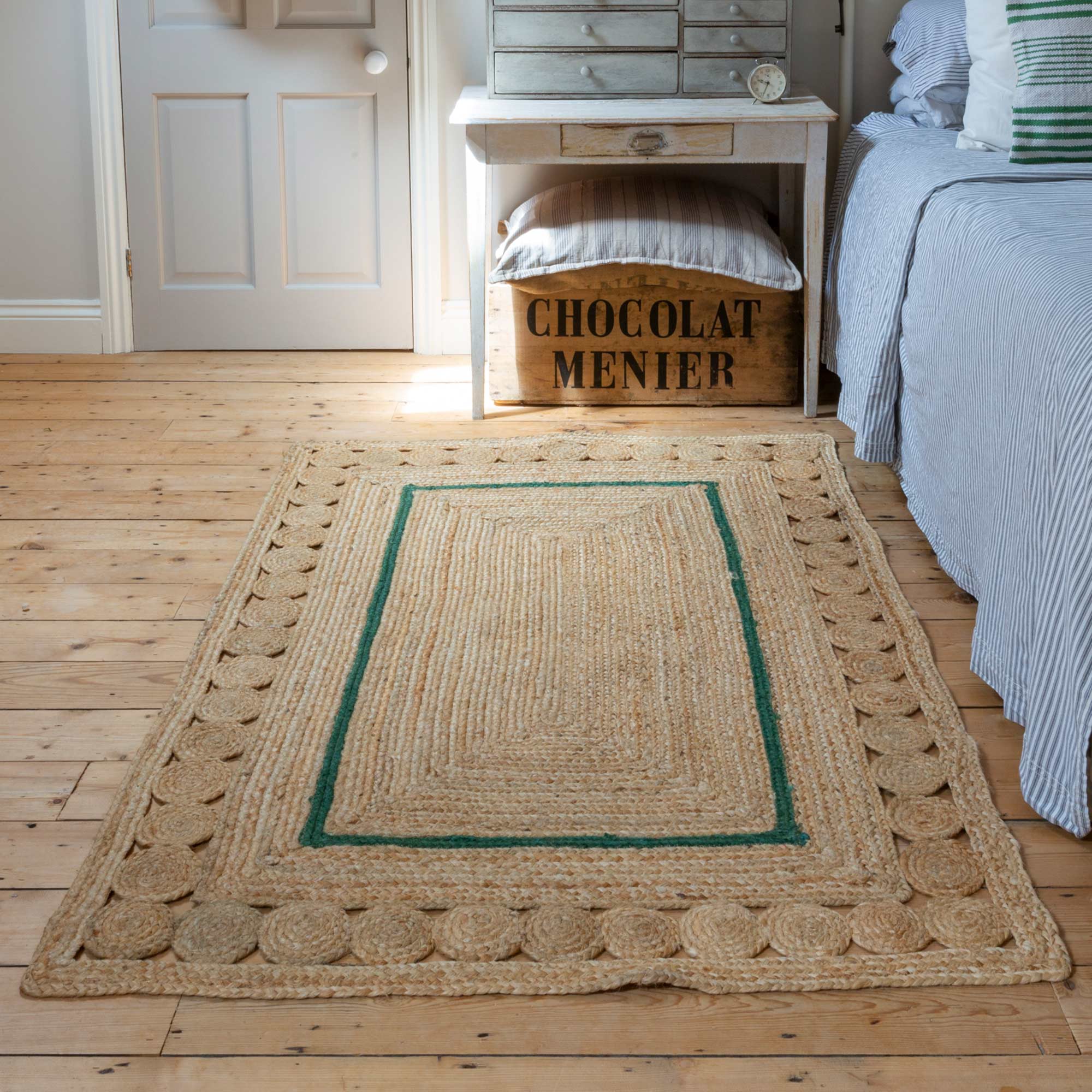 Jute Rug With Green Detail and Circular Border Trim