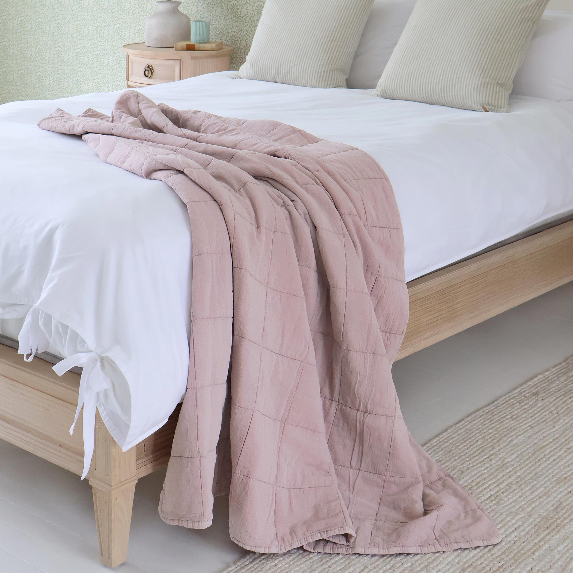 Quilted Bedspread in Soft Pink