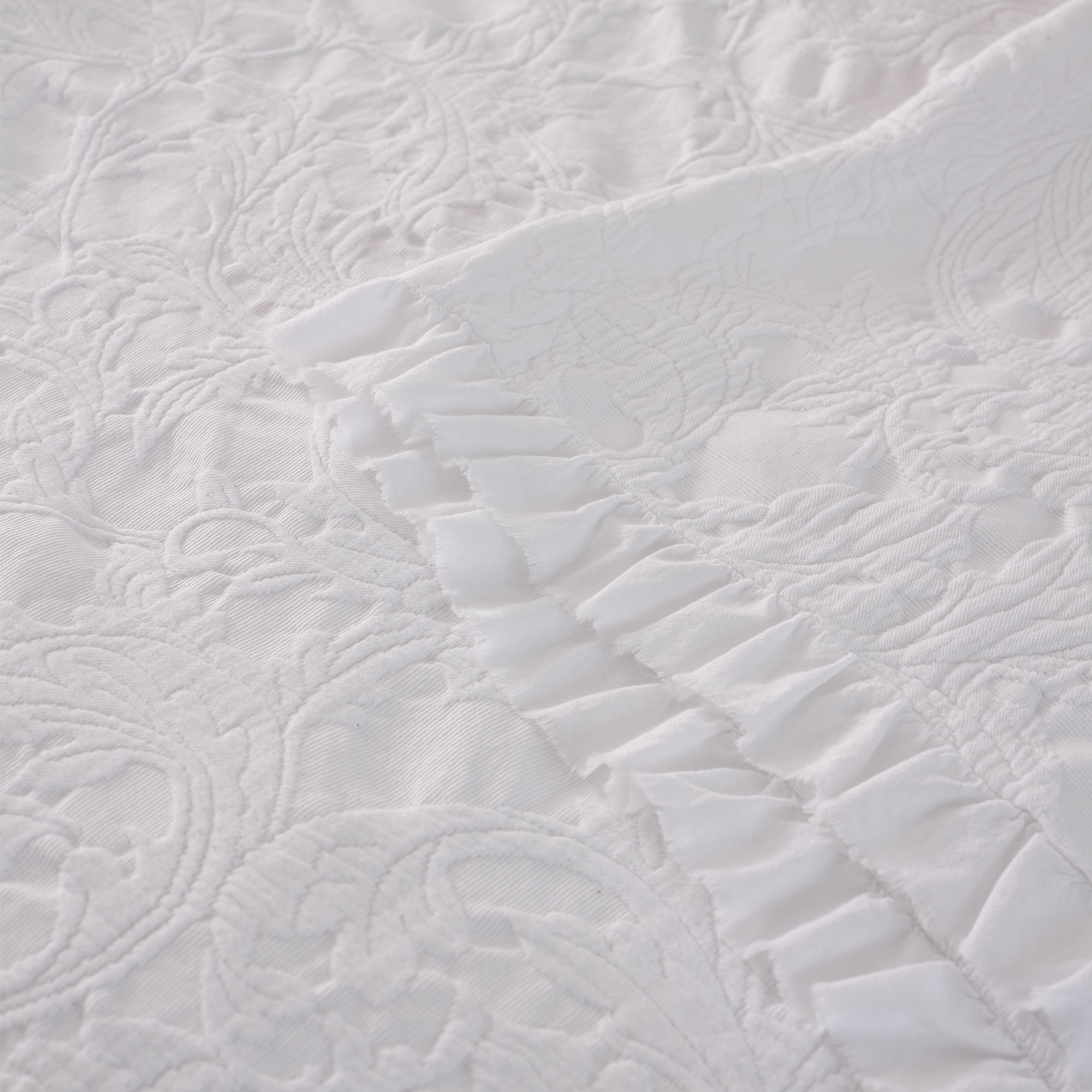 Le Sojourn Ruffle Bedspread in Ivory