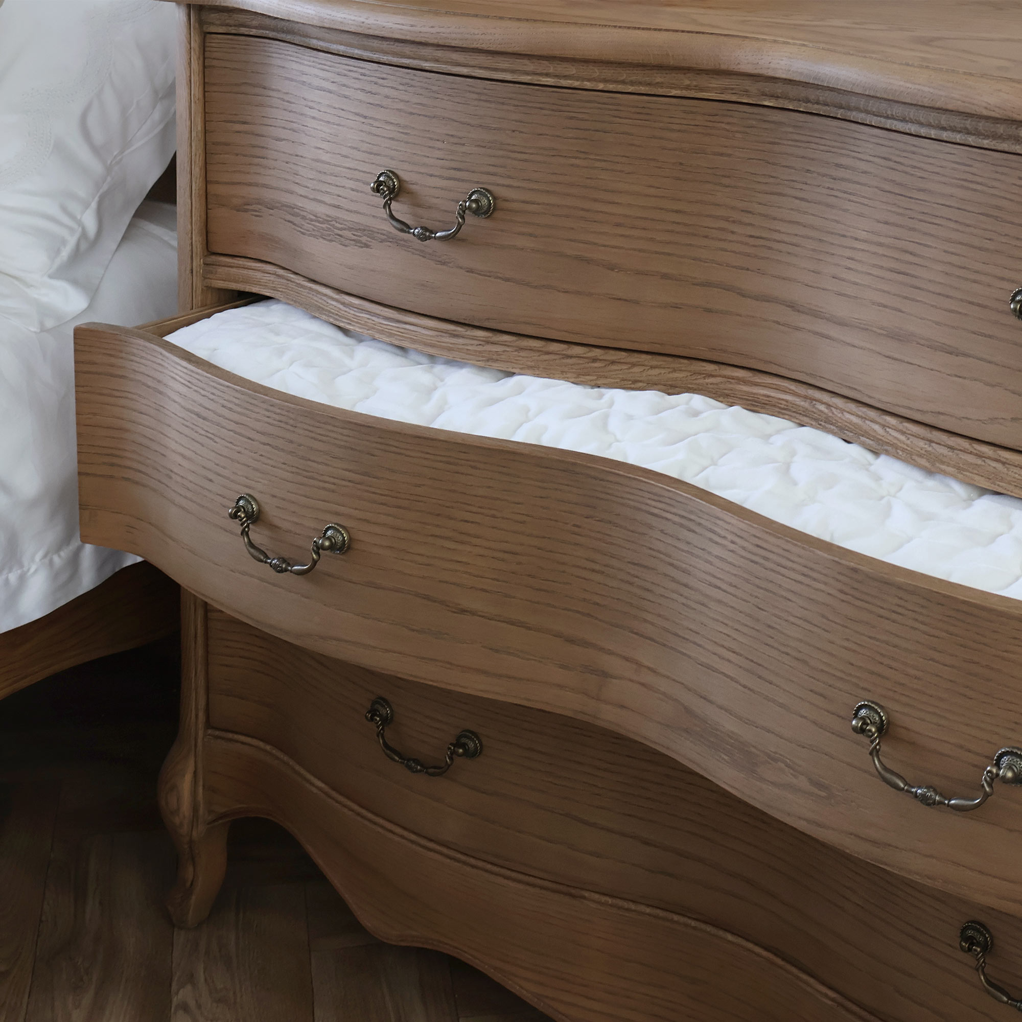 Love Story Curved 3-Drawer Chest