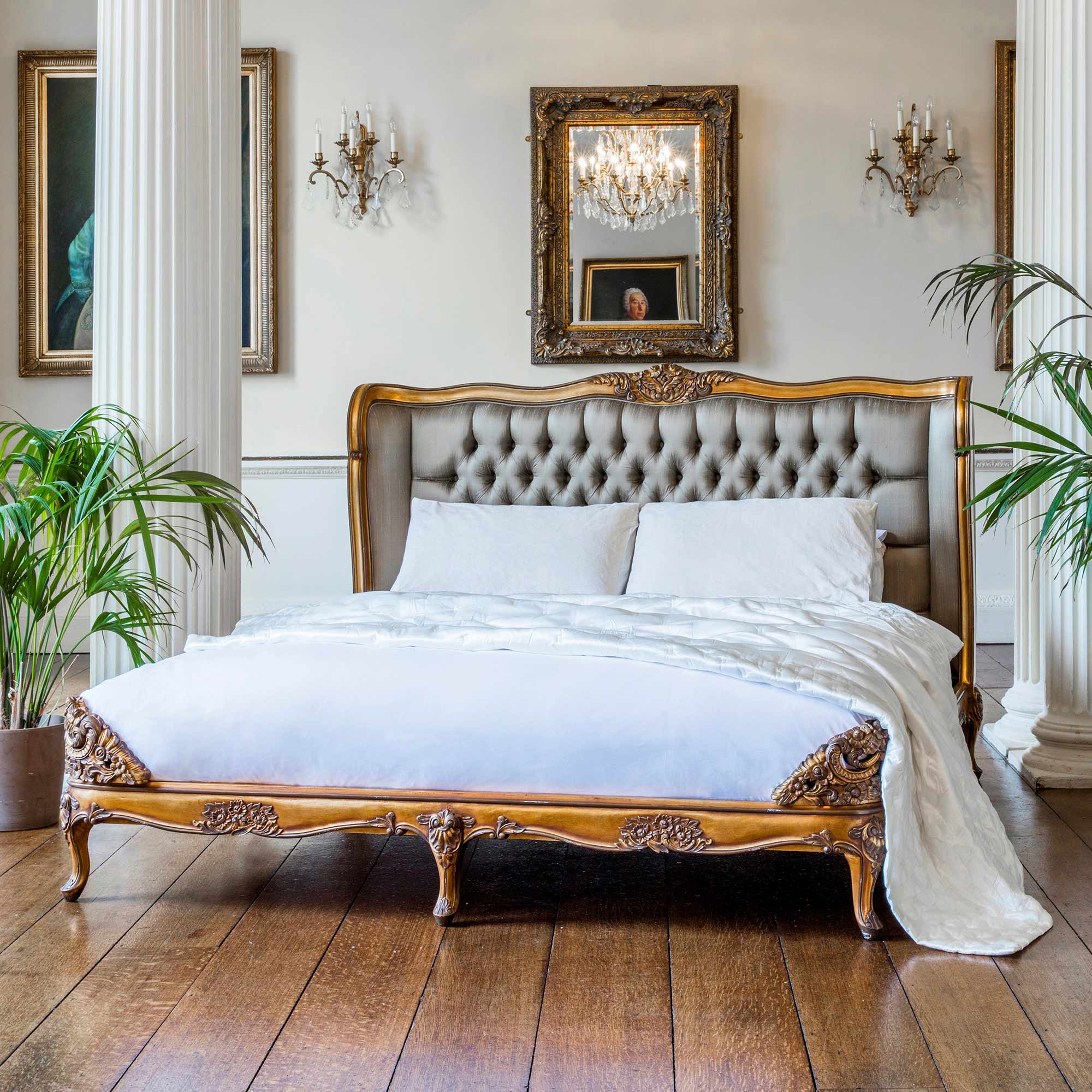 Palais de Versailles Luxury Gold Upholstered Bed
The price depends on the options chosen on the product page
