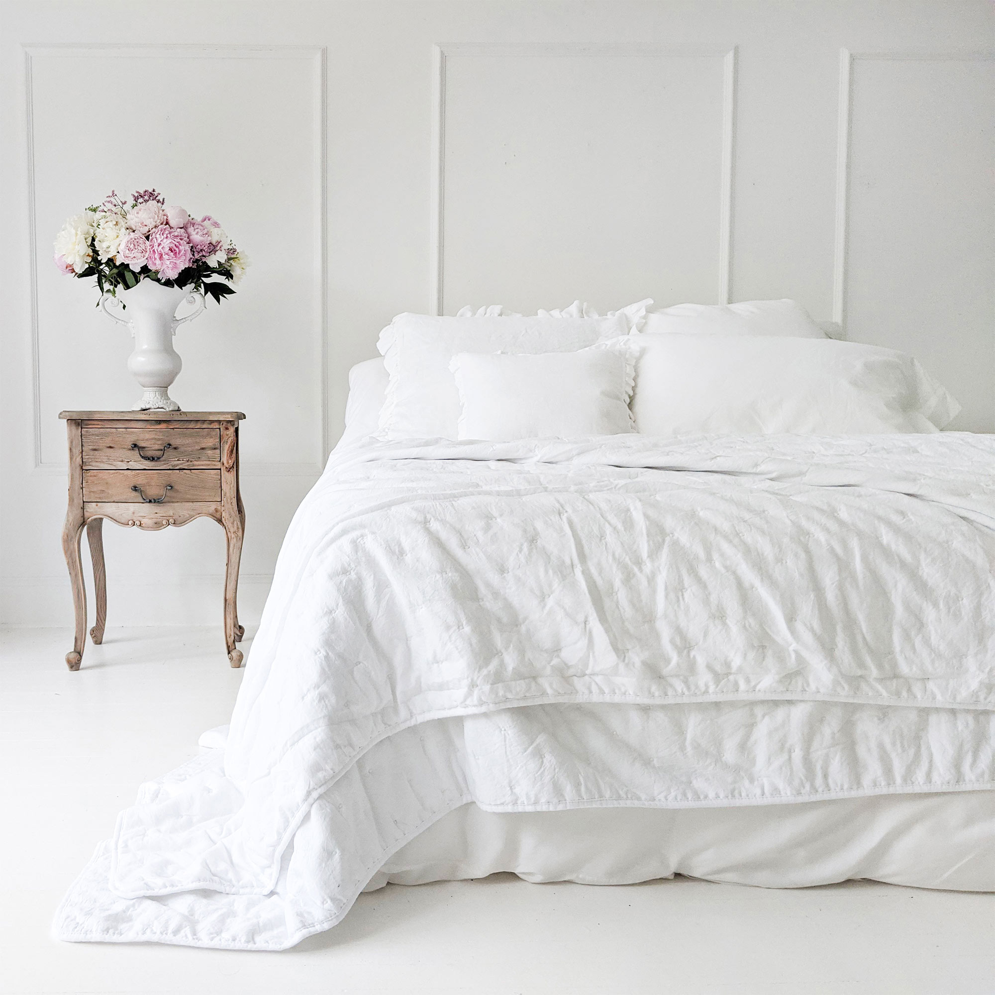 Quilted Bedspread in Pure Oyster White