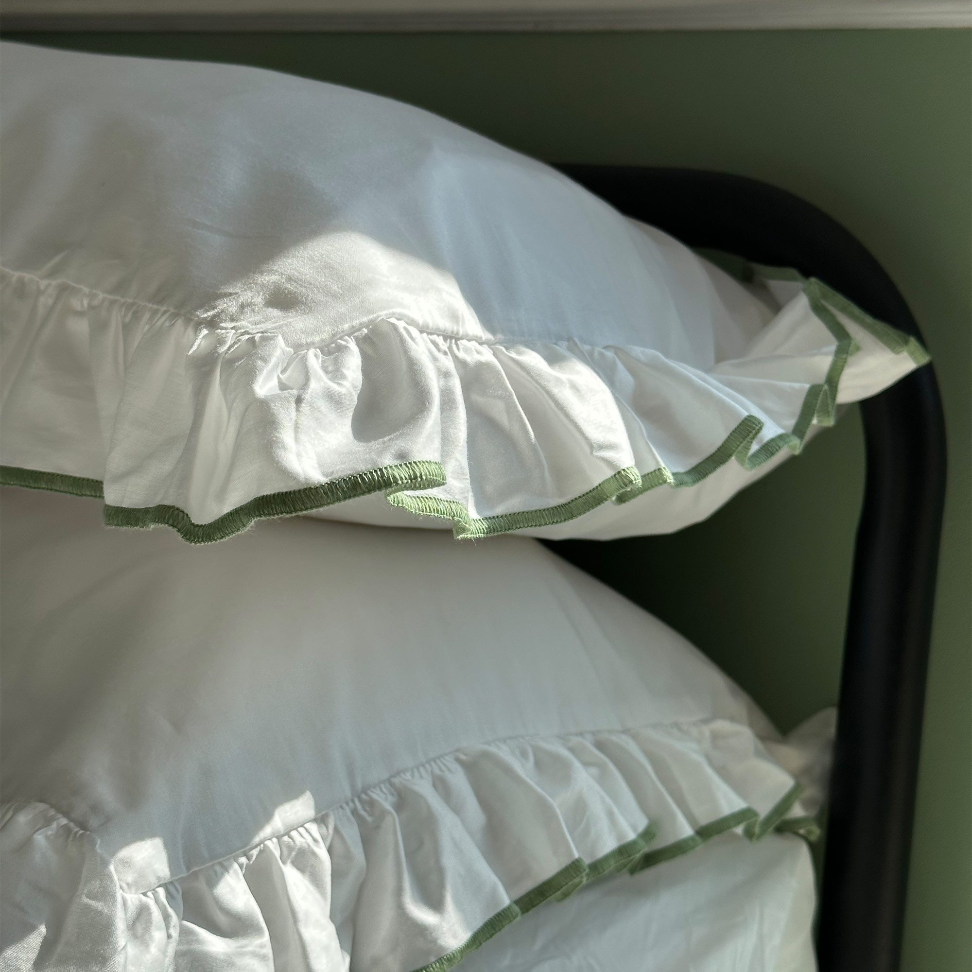 Frilled Ruffle Green Trim White Bed Linen Set