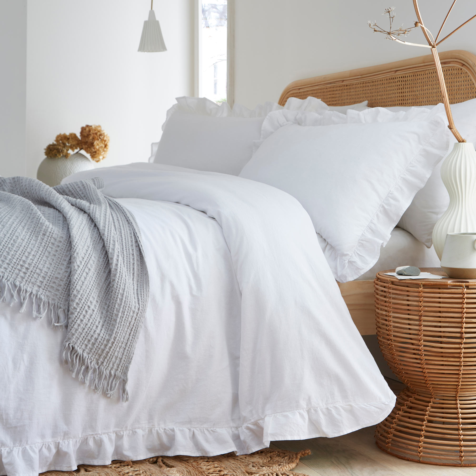Frilled Ruffle Trim White Bed Set