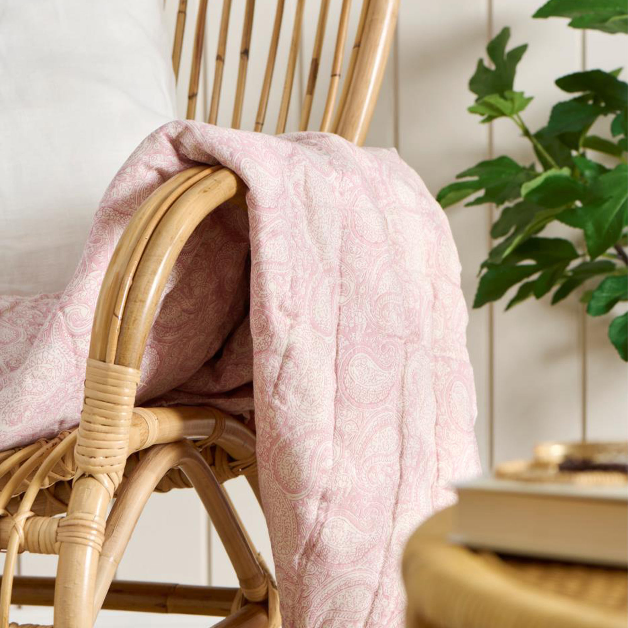 Soft Pink Paisley Design Quilted Bedspread 