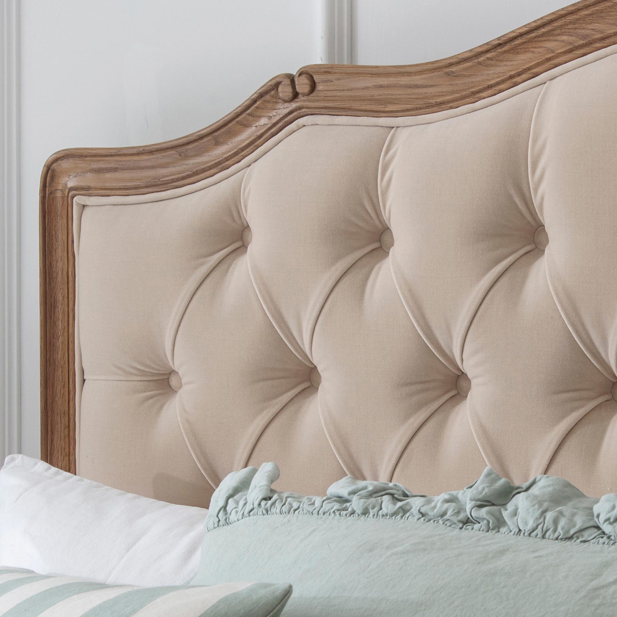Love Story Love Story Taupe Velvet Buttoned Bed