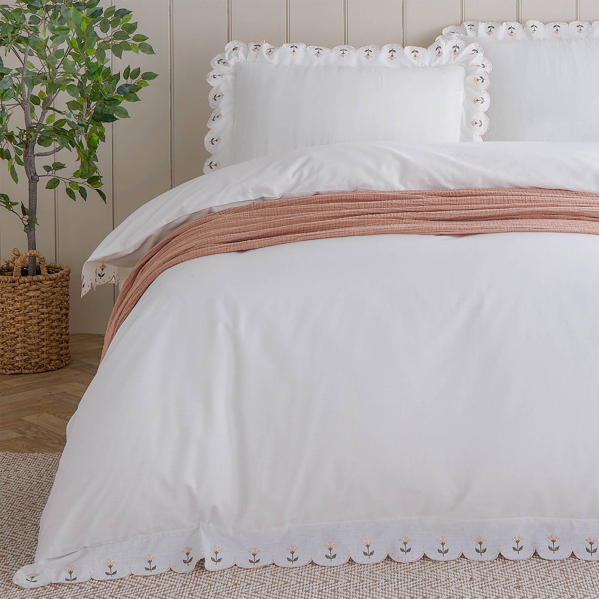 Scalloped Posy Cotton Bed Linen Set