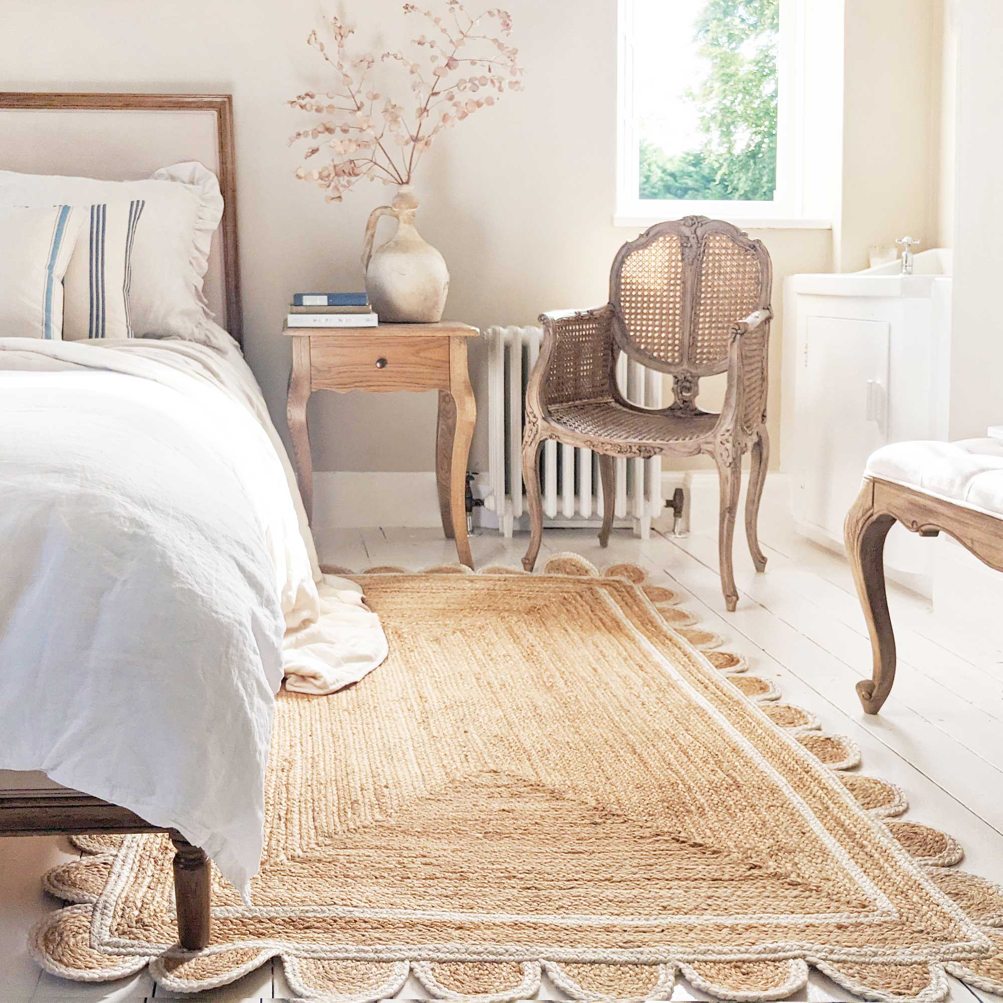 Scalloped Floor Rug with a White Border