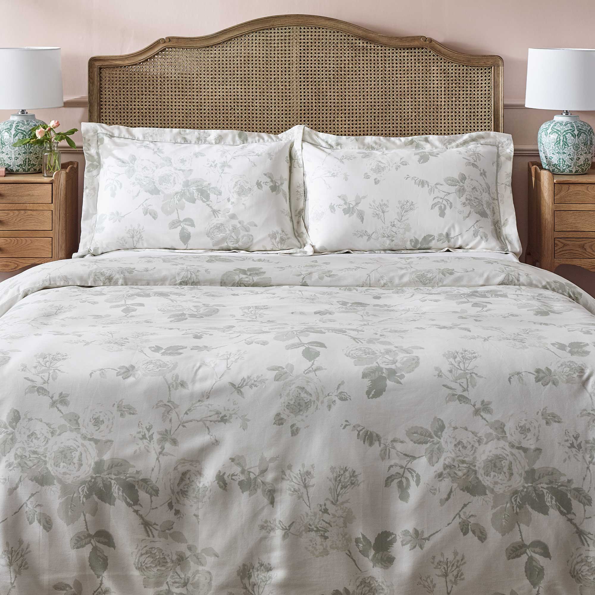 Tumbling Roses Bed Linen Set