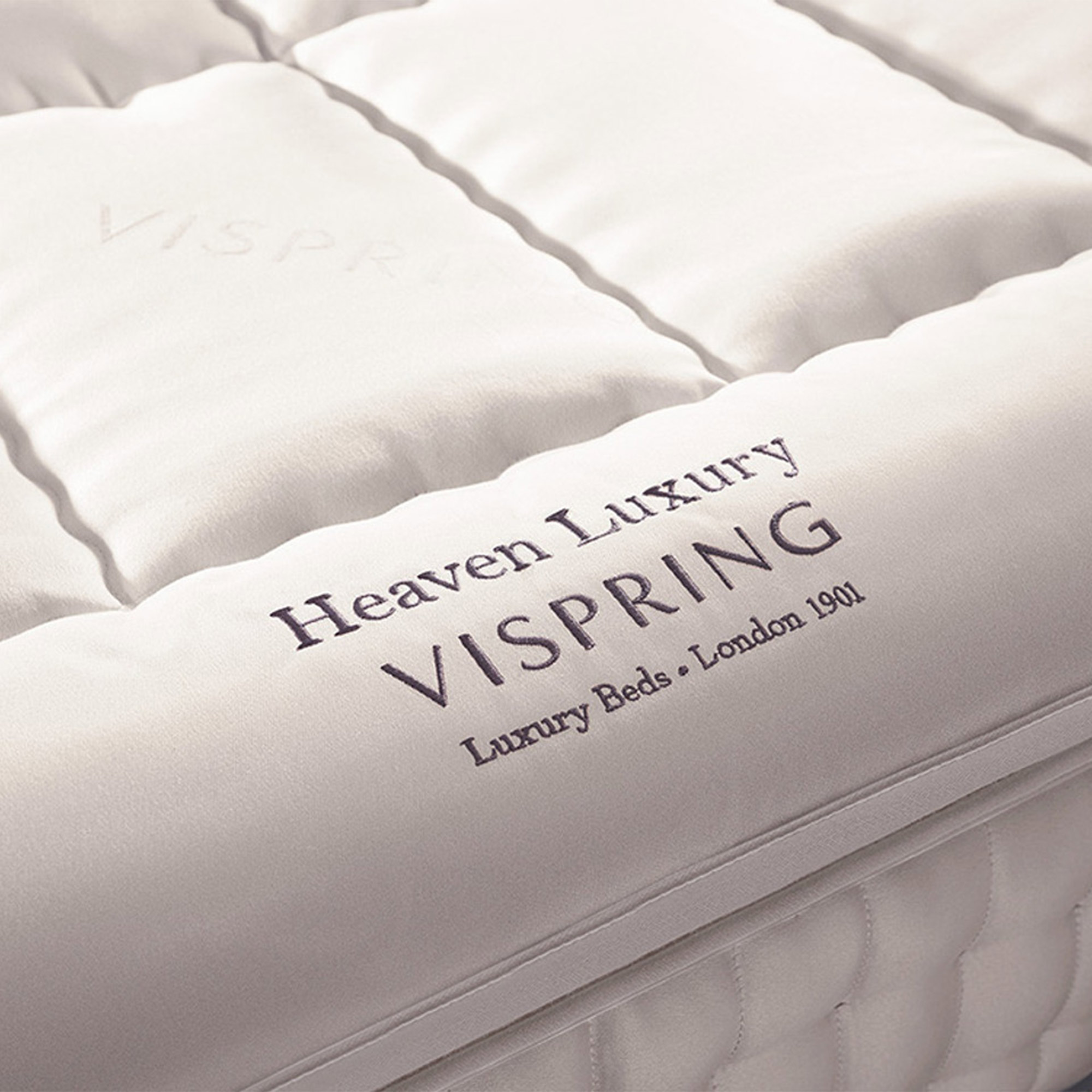 white mattress protector 