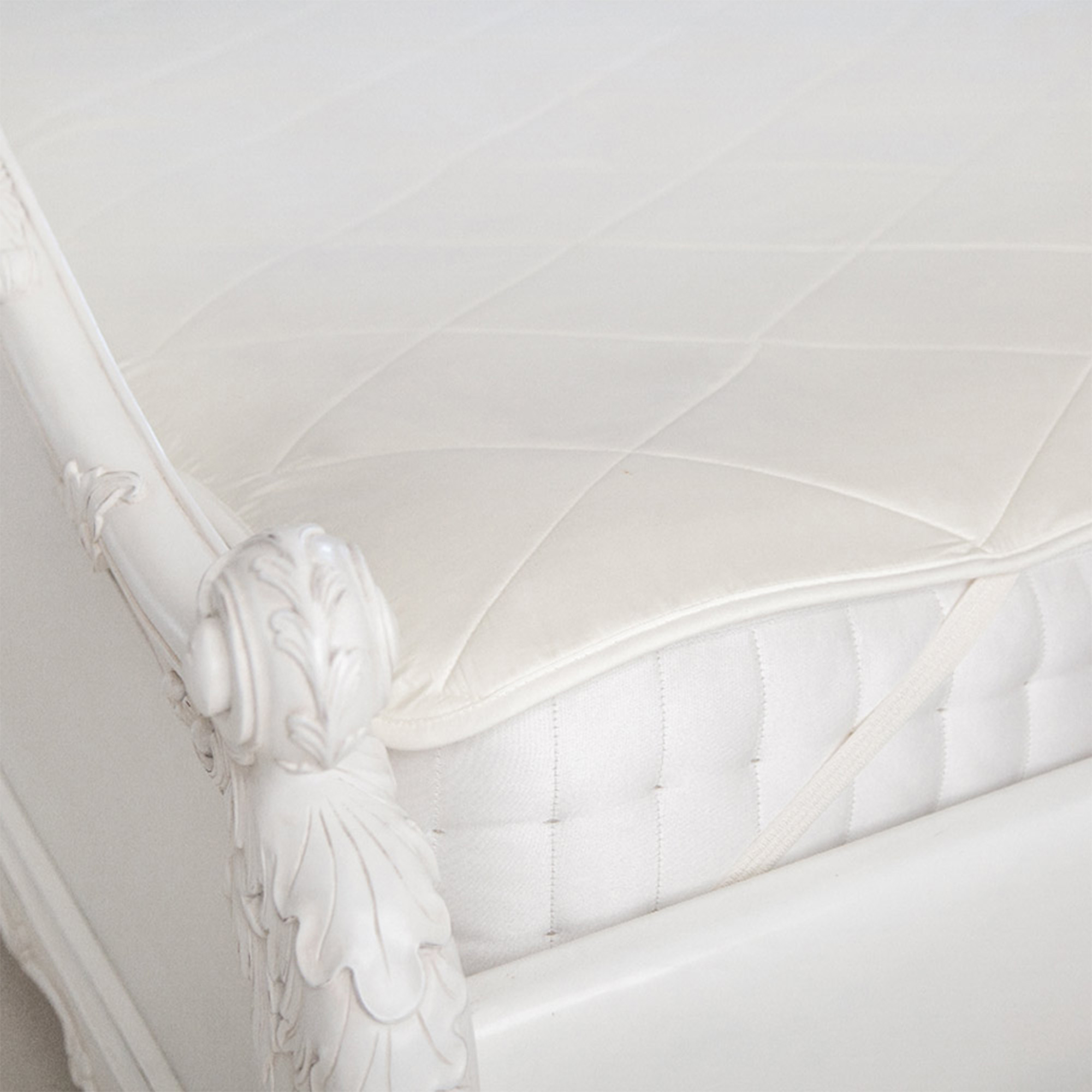 white mattress protector 