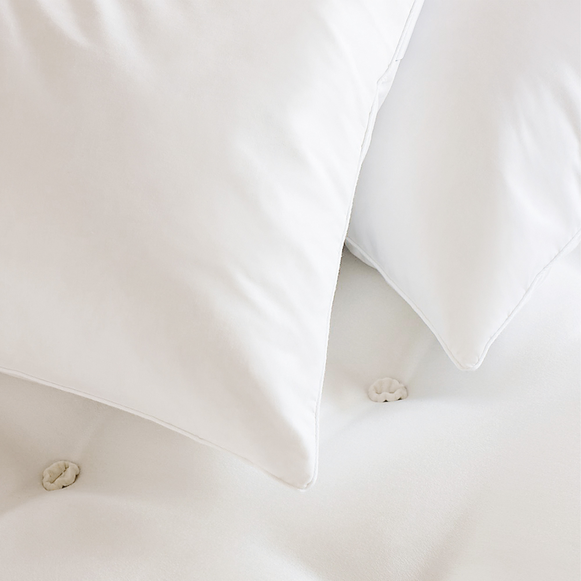 white luxury pillow 