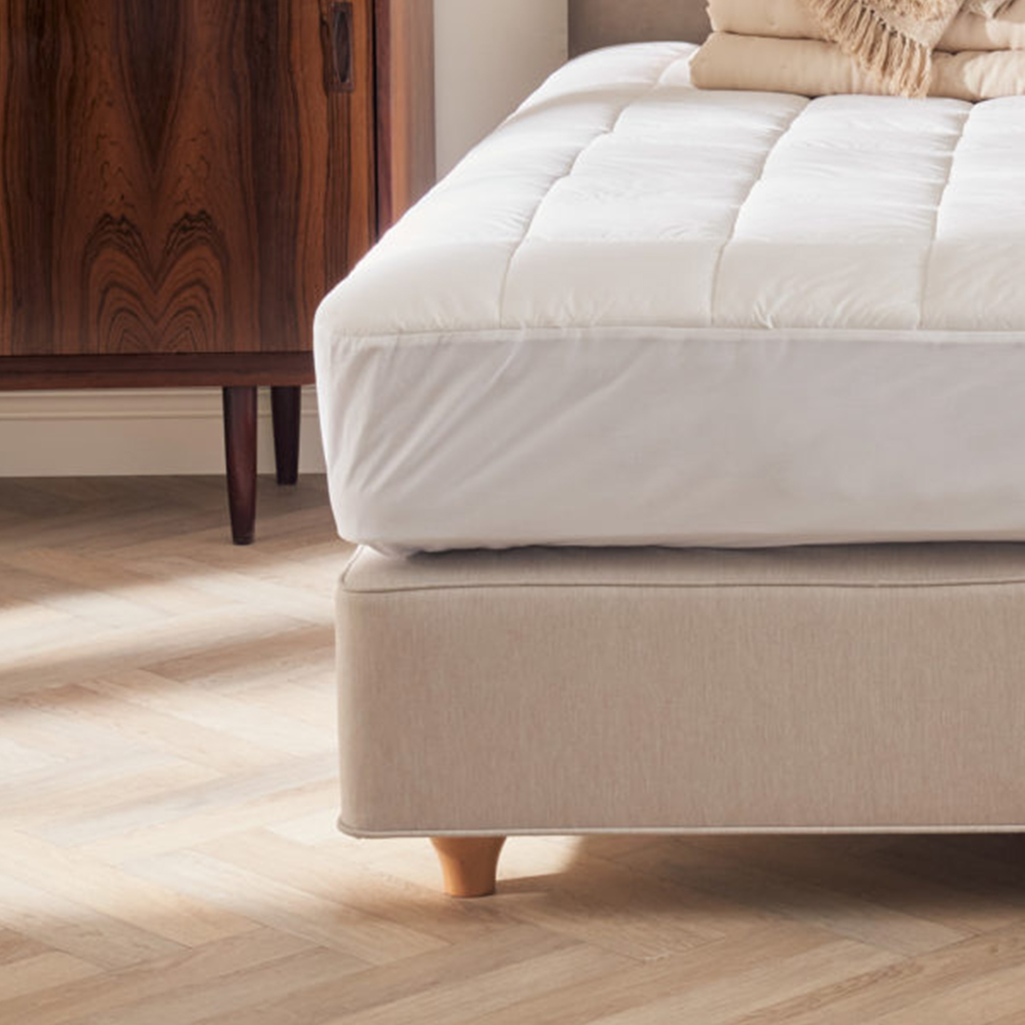Vispring Luxury Skirted Mattress Protector